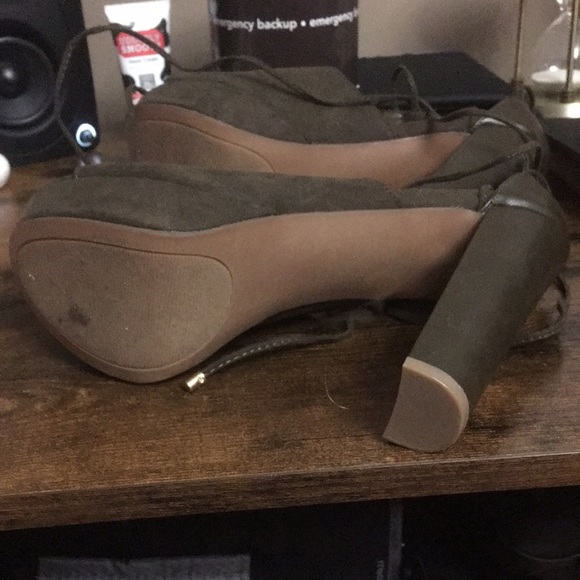 NWOT Brown high heels size 9 like new - Picture 4 of 4